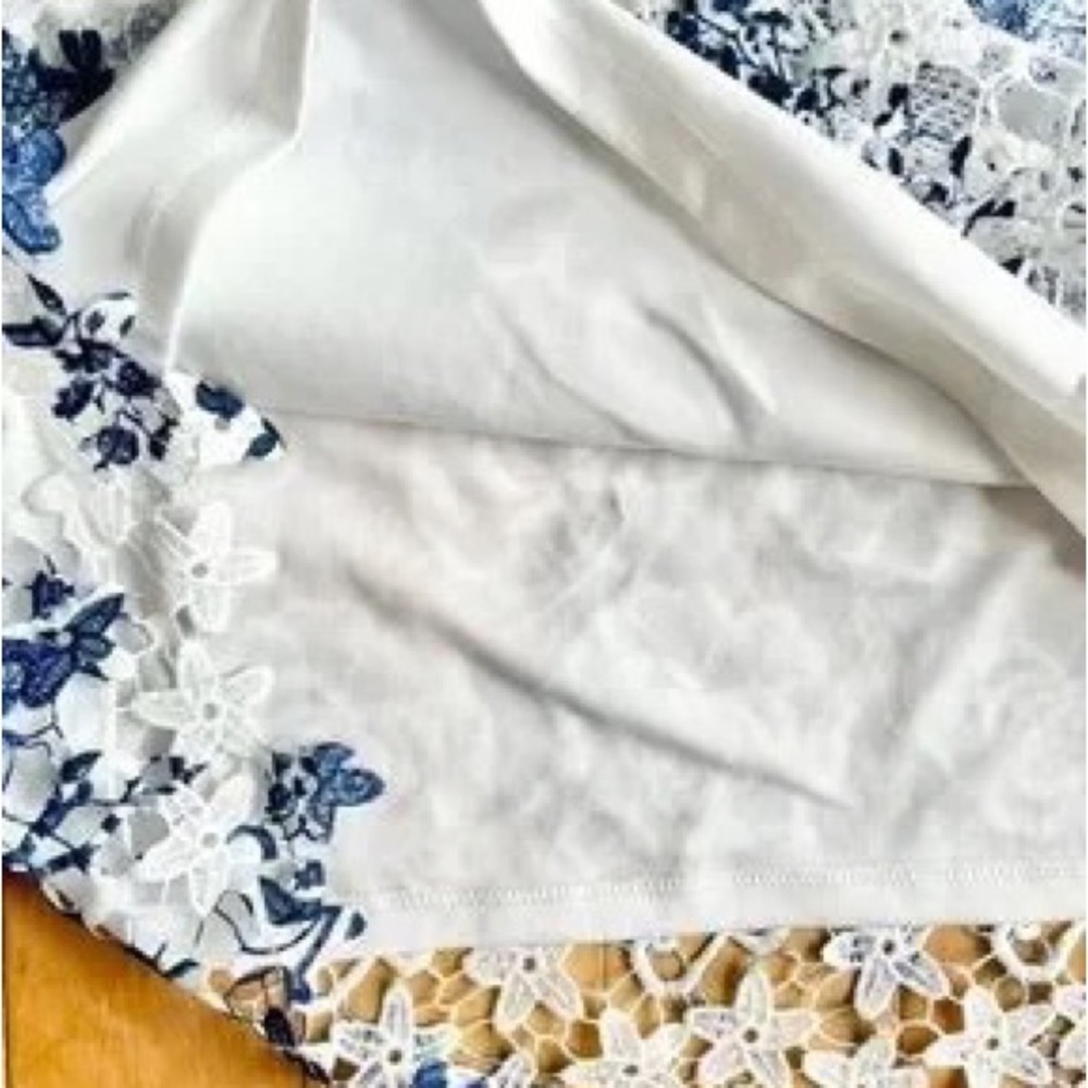 White Lace Tank Top with Blue Floral Print - Picture 5 of 6